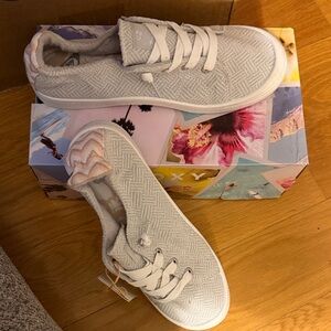 Roxy Women's Light Gray Textured Sneakers